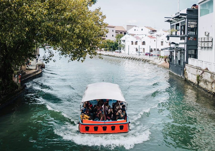 cruising-melaka-river
