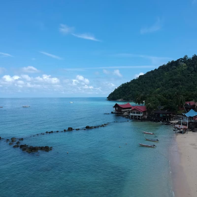 刁曼岛海滩与清澈海水